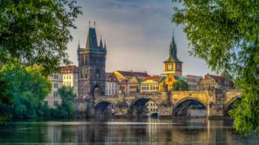 Methana til Praha ferge, fly billige billetter og priser